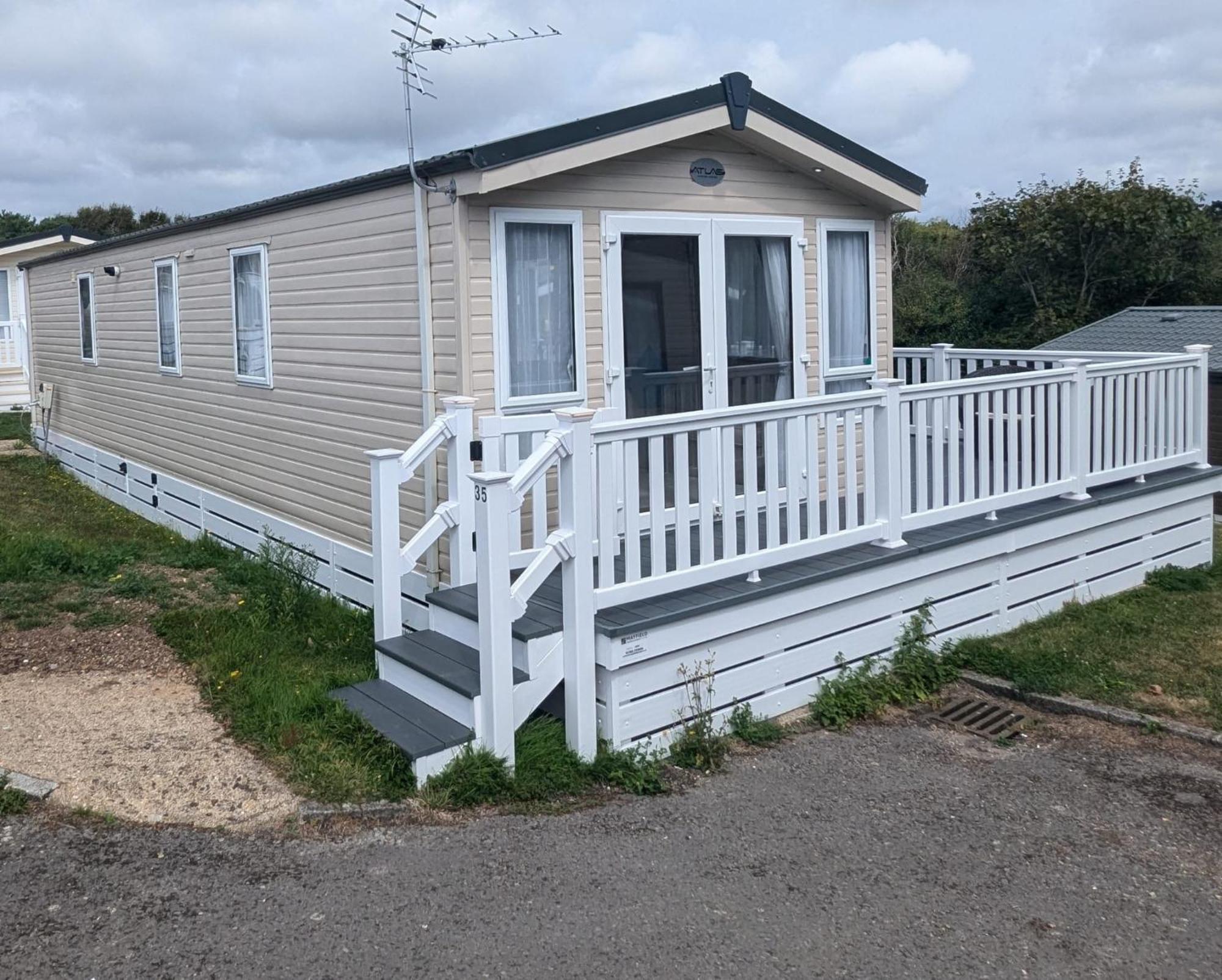 Lovely Bright And Airy Caravan On The 5 Star Shorefield Country Park Entertainment Passes Included Milford on Sea Kültér fotó