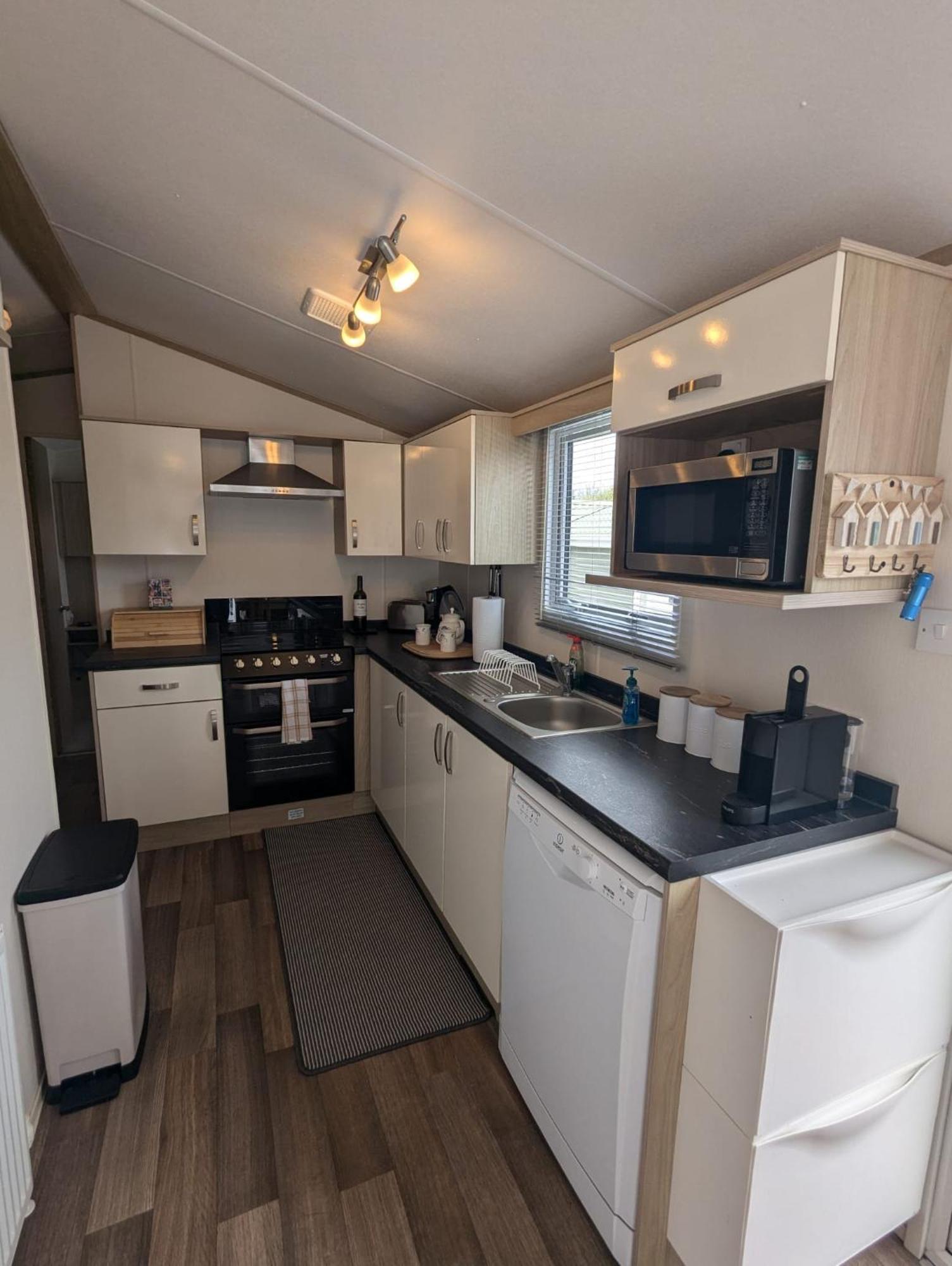 Lovely Bright And Airy Caravan On The 5 Star Shorefield Country Park Entertainment Passes Included Milford on Sea Kültér fotó