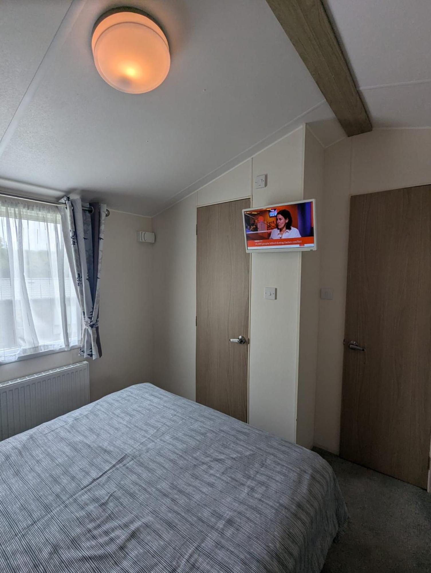 Lovely Bright And Airy Caravan On The 5 Star Shorefield Country Park Entertainment Passes Included Milford on Sea Kültér fotó